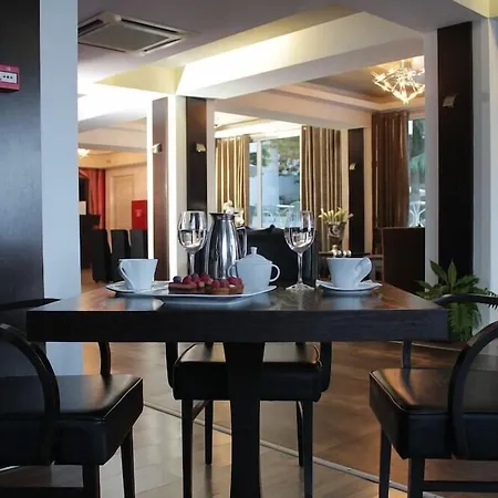 Galaxy Art Hotel 3*